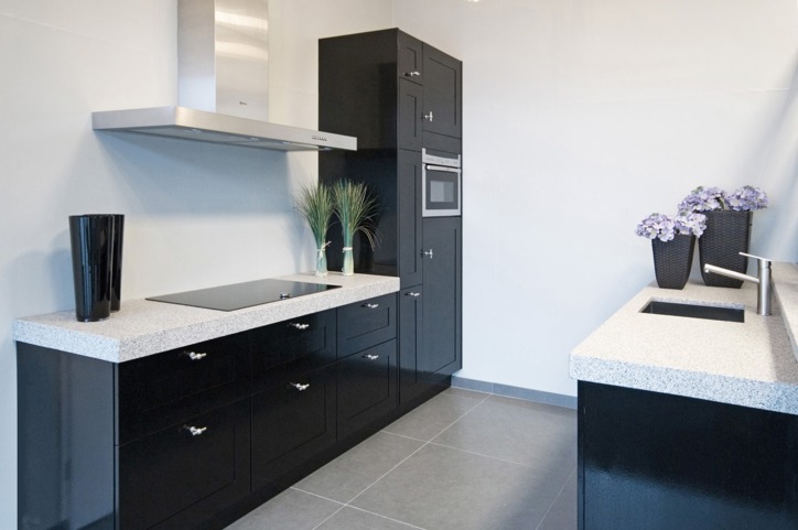 Zwarte keuken. landelijk, modern of hout. ook met wit keur