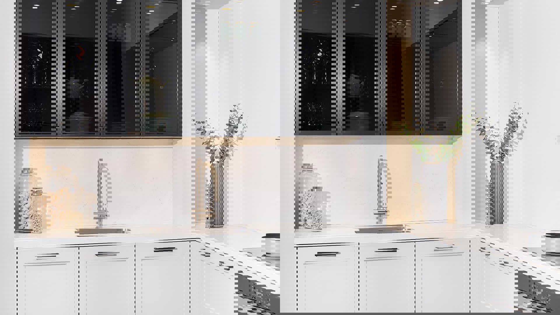 SieMatic keukens in Classic collection met donkere glasdeuren