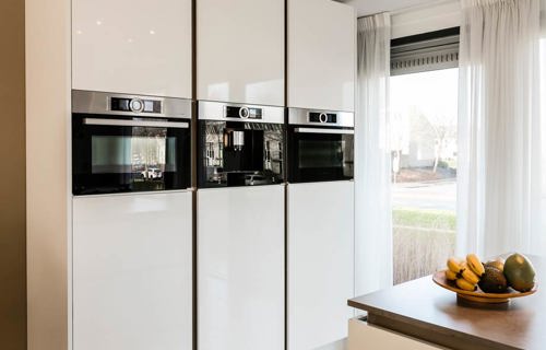 Keuken Velserbroek met prachtige kastenwand