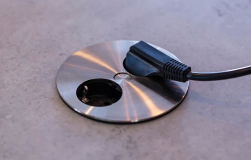 Moderne keuken Haarlem met stopcontact in werkblad