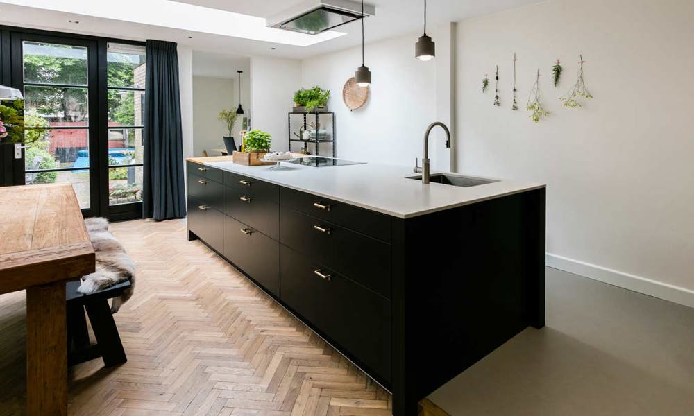 Moderne keuken Heemstede met veel lades in eiland