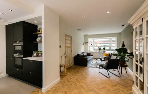 Moderne keuken Heemstede met kast voor apparatuur