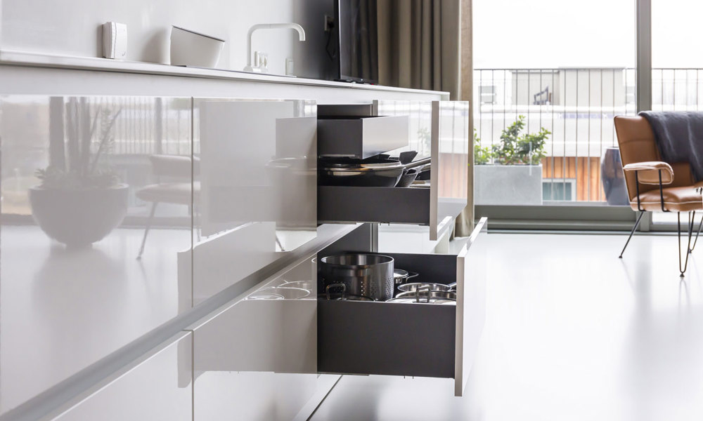 Greeploos design keuken in hoogglans wit